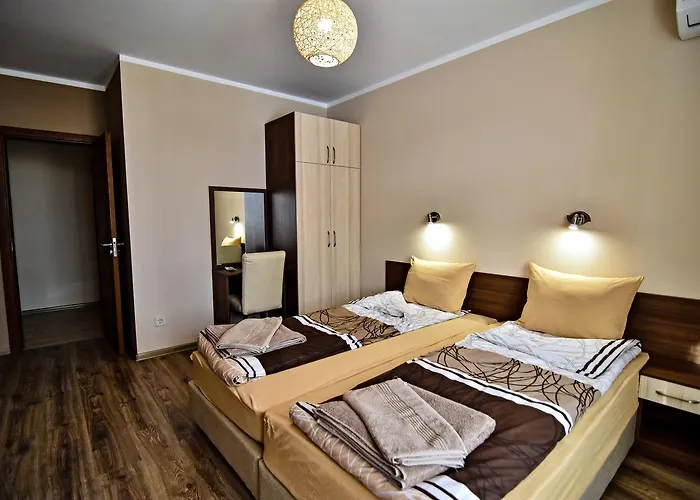 Zarevata Konukevi 3*